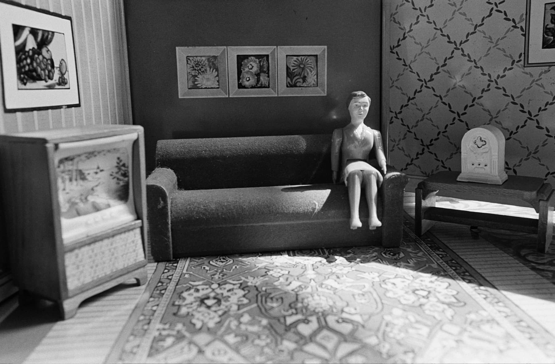 Laurie Simmons: Black & White